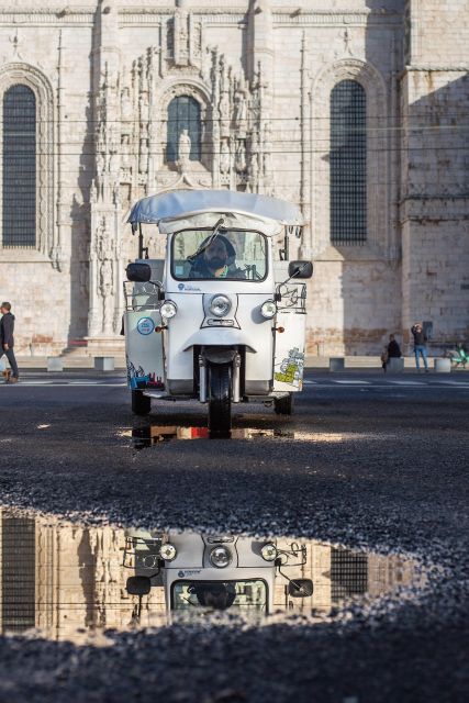 Lisbon: Belém Tuk Tuk Tour with Pastel de Nata Tasting - Under the 25th of April Bridge