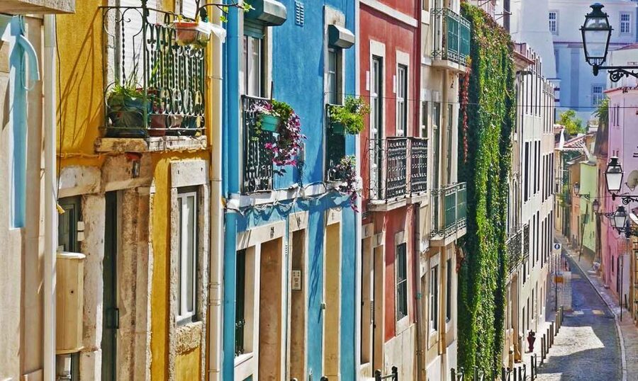 Lisbon: Chiado, Bairro Alto, and Principe Real Tuk Tuk Tour - Seeing the Bica Elevator and Lisbon’s steep streets