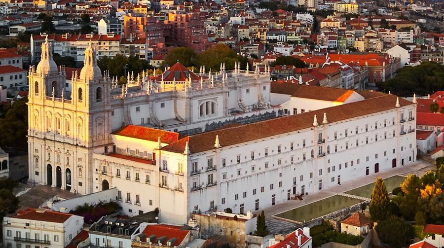 Lisbon: City Highlights Tour by Tuk Tuk - Who should book this Lisbon tuk tuk ride?