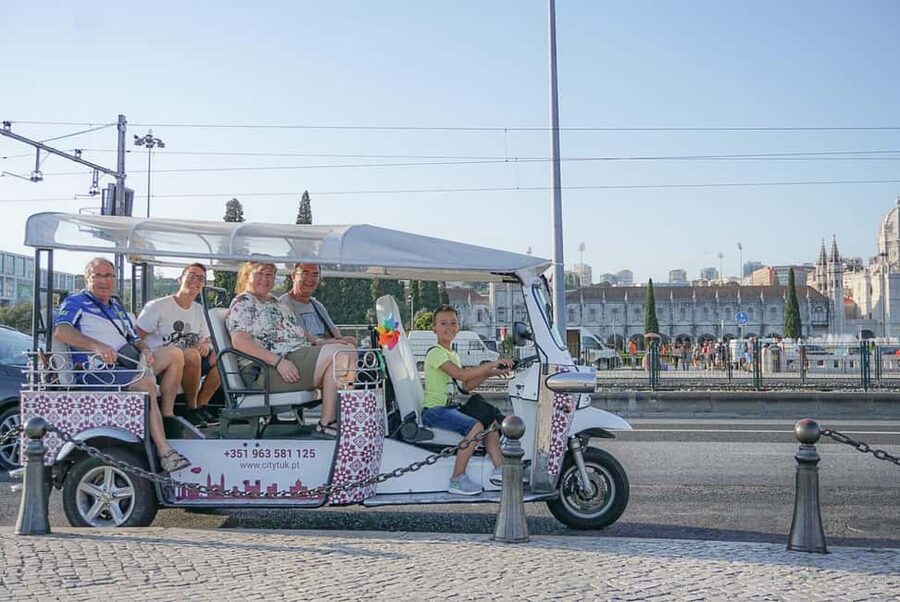 Lisbon: City Highlights Tour by Tuk Tuk - Lisbon Cathedral and Saint Anthony Church