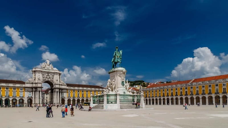 Lisbon: City Tuk-Tuk Guided Tour with Hotel Pickup - Who should book it