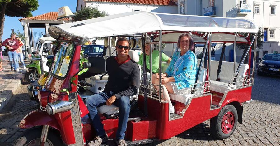Lisbon: Electric Tuk Tuk Private Tour of the Seven Hills - São Pedro de Alcântara and the western hilltops