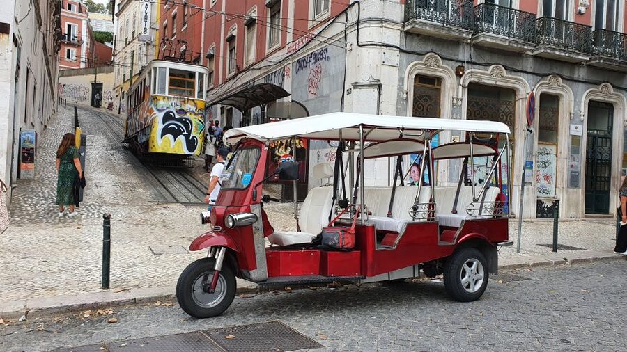 Lisbon: Electric Tuk Tuk Private Tour of the Seven Hills - Who should book this Lisbon tour?