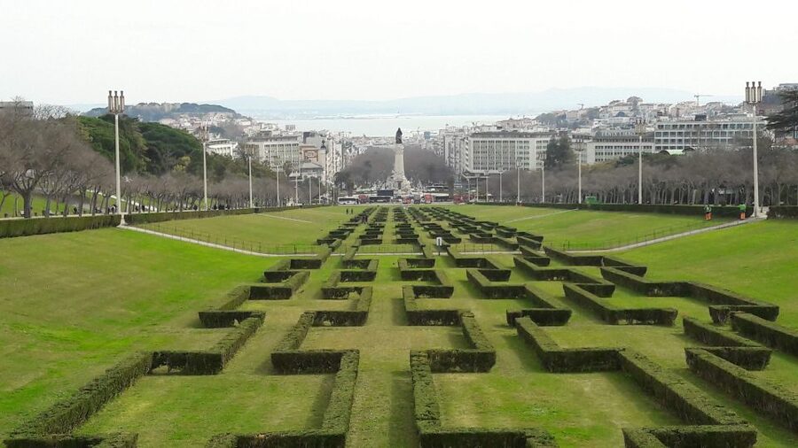 Lisbon Essentials 5H Tuk Tuk seightseeing Tour Free Pickup - What the five-hour format really gives you