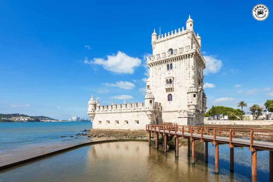 LISBON : EXPLORE OLD TOWN ALFAMA BY ELECTRIC TUK TUK - What the guides add to the ride
