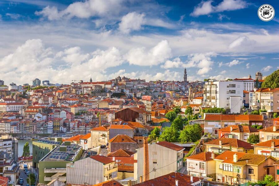 LISBON : EXPLORE OLD TOWN ALFAMA BY ELECTRIC TUK TUK - Why an electric tuk tuk works well in Lisbon