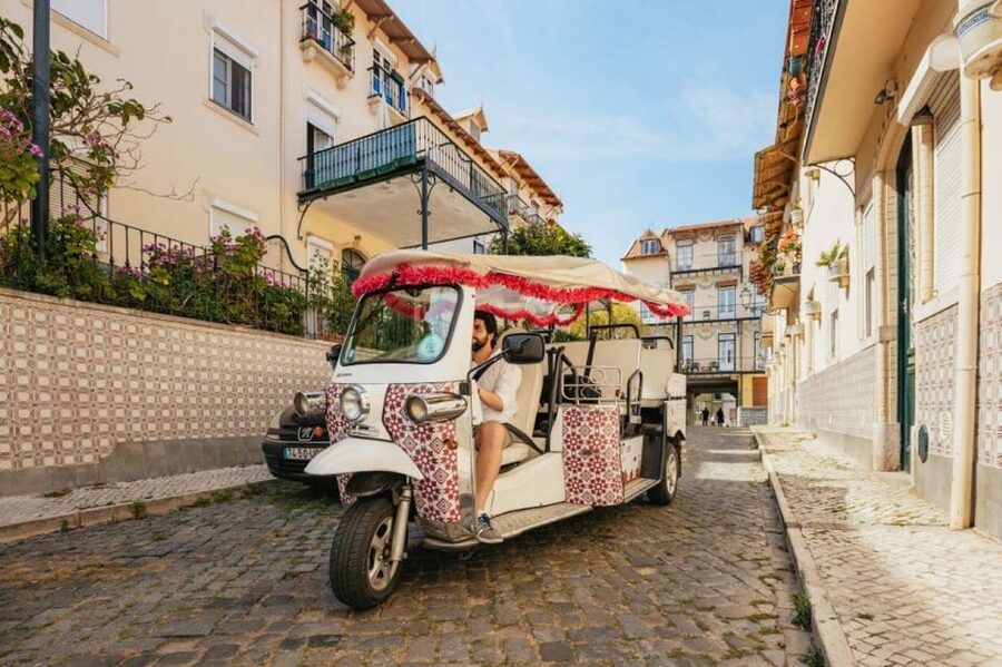 Lisbon: Food and Wine Tasting 4-Hours Tuk Tuk Tour - Chiado, Bairro Alto, and the Fado connection