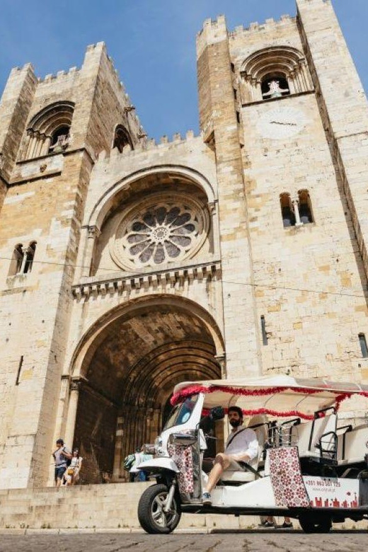 Lisbon: Food and Wine Tasting 4-Hours Tuk Tuk Tour - One hour at Wine Hunters Tavern