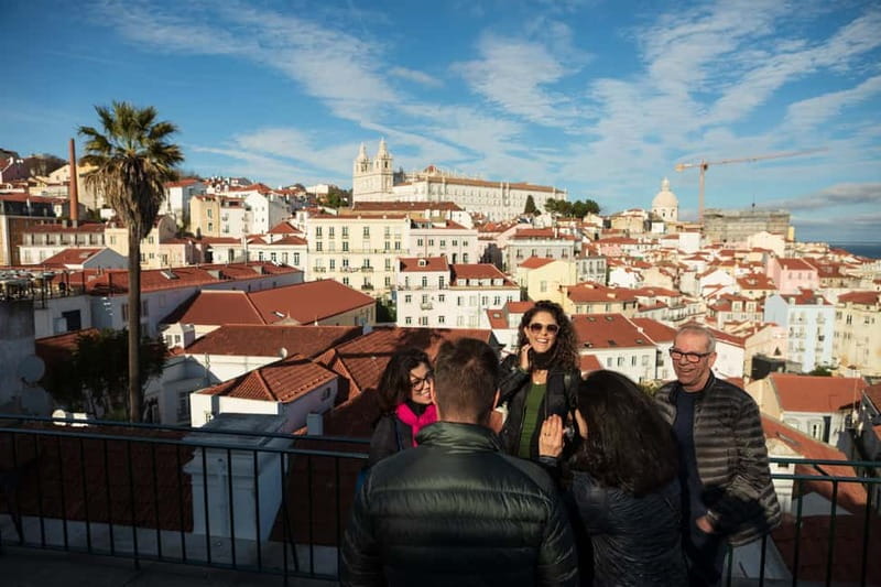 Lisbon: Food Tasting Tour by Tuk Tuk with 2 Stops - Graça viewpoints and the best photo pauses