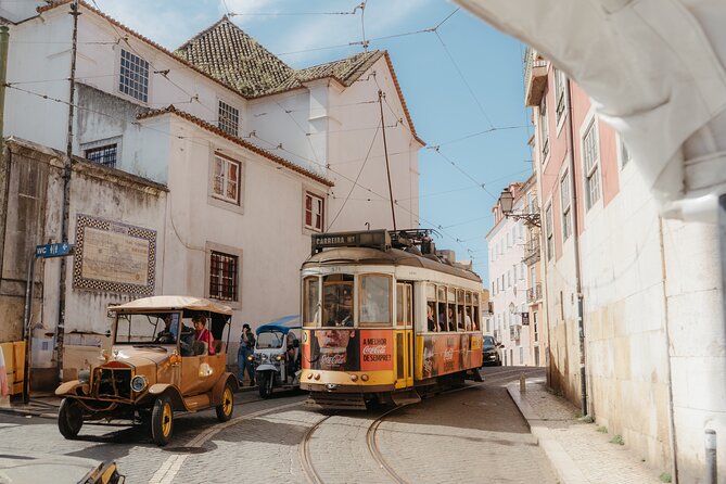 Lisbon Food & Tuk Tuk Tour with Eating Europe - Finishing with a warm pastel de nata