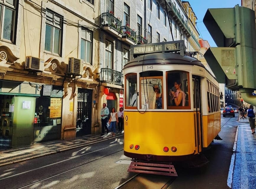 LISBON GRAND EXPERIENCE Tuktuk Tour in German - Estrela Basilica and a change of pace