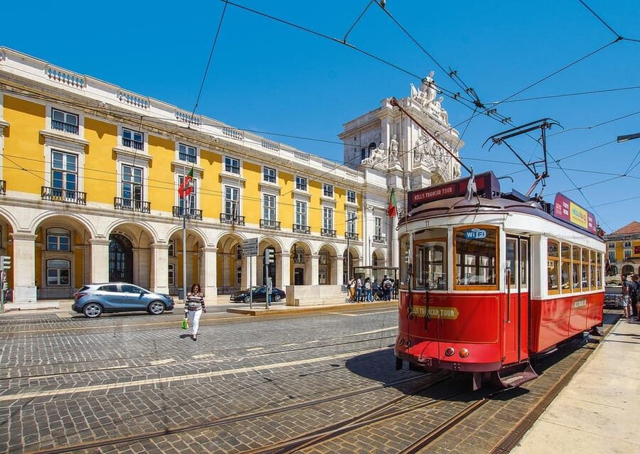 Lisbon: Guided Eco Tuk Tuk sightseeing tour - Meeting Susane near Rossio Square