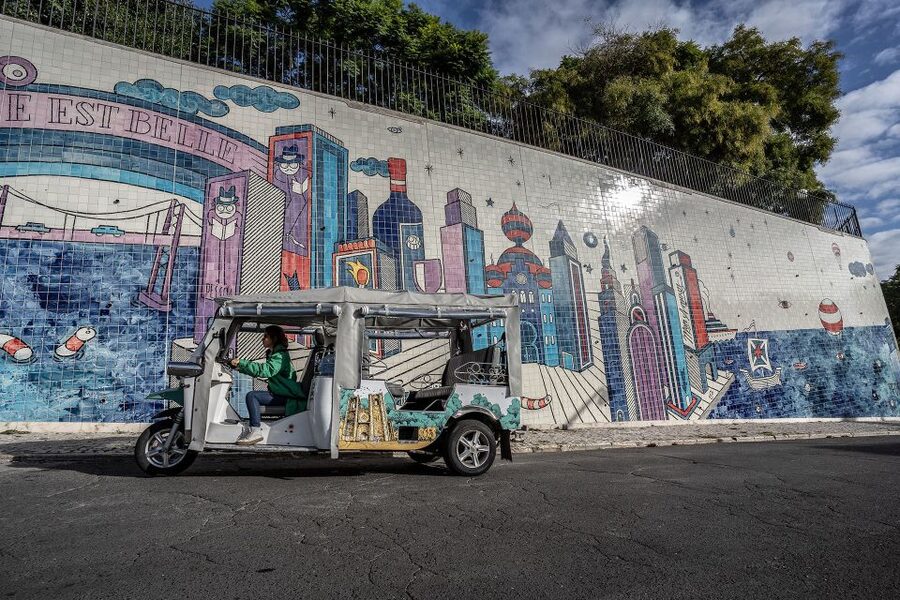 Lisbon: Guided Tuk-Tuk Tour Along the Historic Tram Line 28 - Starting at Avenida da Liberdade