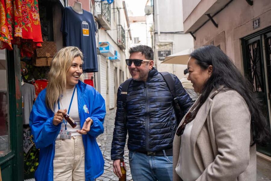 Lisbon Highlights: Private Tuk Tuk Sightseeing City Tour - São Vicente, the flea market, and Alfama