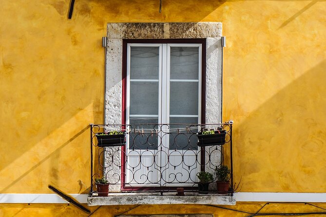 Lisbon Medieval Hills Private Tour on Tuk-Tuk - The guide makes the short route work