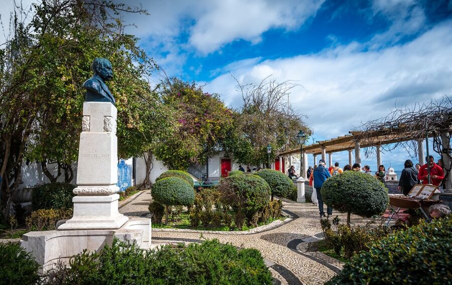 Lisbon: Old Town City Tour by Private Tuktuk - Santa Luzia and Portas do Sol