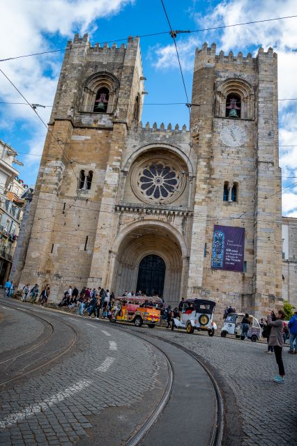 Lisbon: Old Town City Tour by Private Tuktuk - Commerce Square, Rua Augusta, and Pink Street