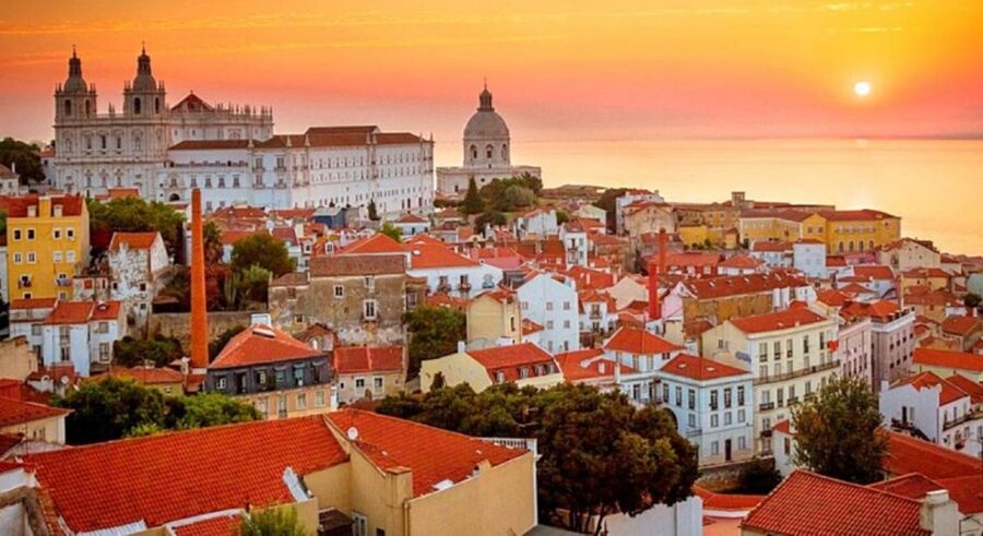 Lisbon: old town sightseeing Tuk-Tuk Tour - Key points at a glance