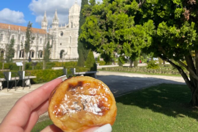 Lisbon Old Town Tour by Tuk Tuk with Local Guide - Ten minutes inside the character of Alfama