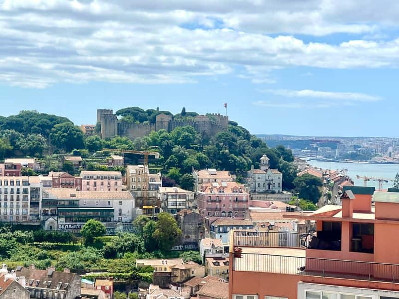 Lisbon Old Town Tuk Tuk Top Experience - Key points at a glance