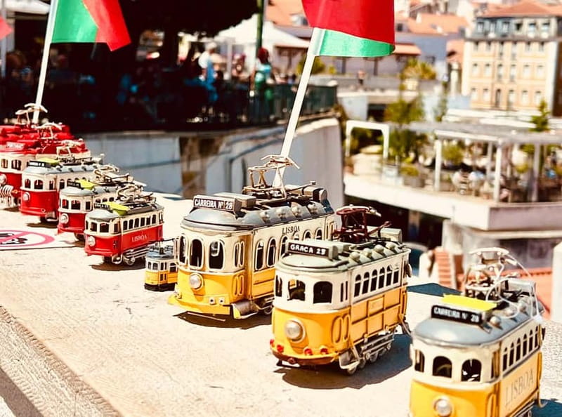 Lisbon Old Town Tuk Tuk Top Experience - Lisbon Cathedral and the climb into the old quarters