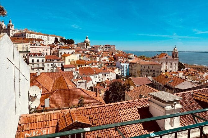 Lisbon: Old Town Tuk-Tuk Tour - São Vicente, the flea market, and the National Pantheon