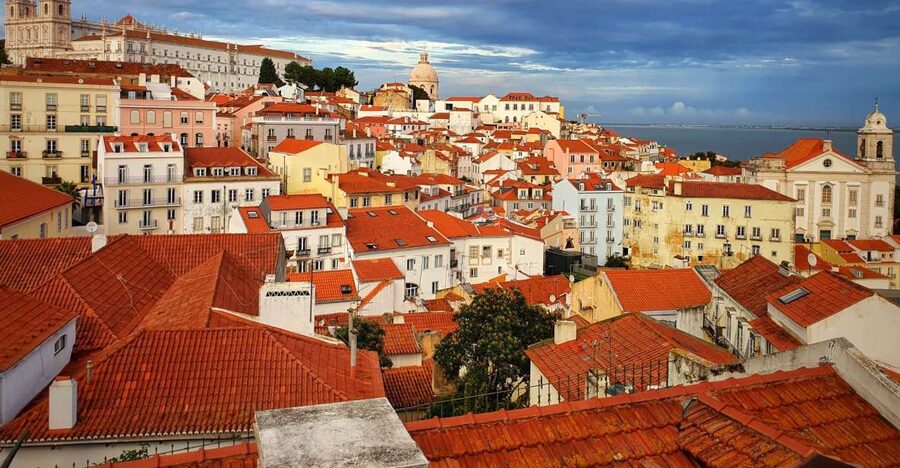 Lisbon: Old Town TukTuk Tour and Scenic Viewpoints in Alfama - Lisbon Cathedral and Saint Anthony
