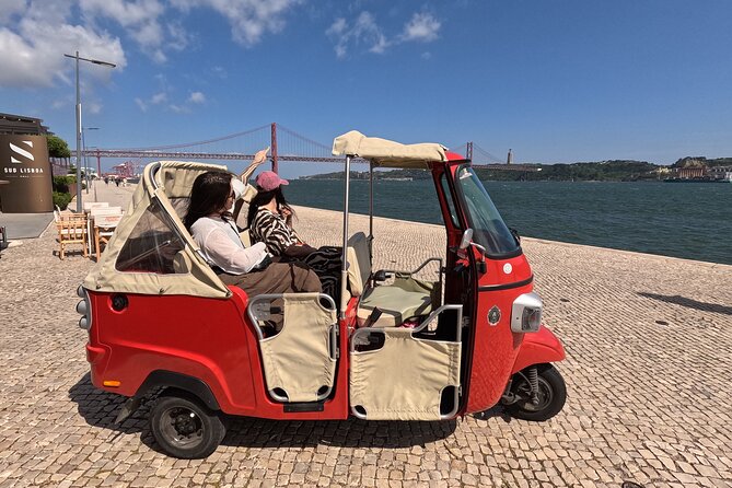 Lisbon on TukTuk - Lisbon Cathedral brings medieval history into the route