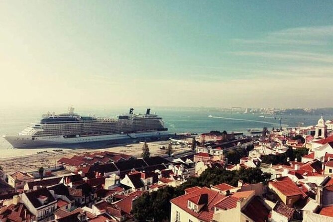 Lisbon on TukTuk - Portas do Sol and Santa Luzia reveal Alfama’s old side