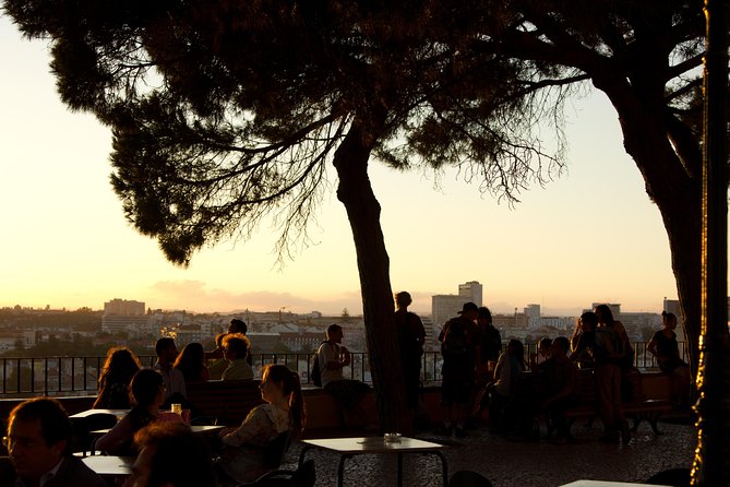 Lisbon Private 5-Hour Eco Tuk-Tuk Tour with Local Tastings - Chiado and Largo do Carmo
