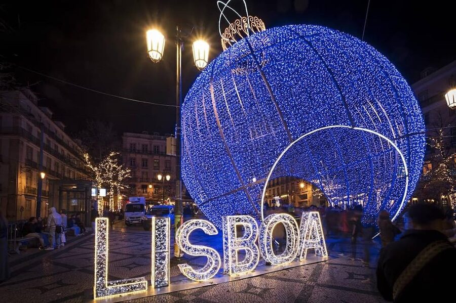Lisbon: Private Christmas Lights Tour by Eco Tuk Tuk - Guide quality can shape the whole ride