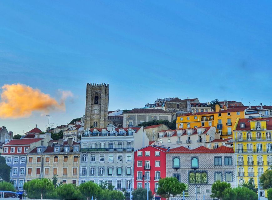 Lisbon: Private City Sightseeing Tour by Tuk-Tuk - What the 90-minute format does well