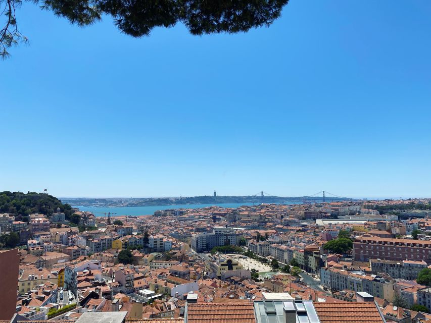 Lisbon: Private City Sightseeing Tour by Tuk-Tuk - Alfama by electric tuk-tuk