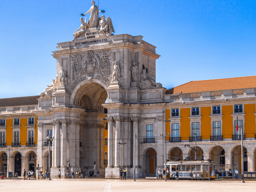 Lisbon: Private City Tour by Tuk-Tuk - Portas do Sol and Santa Luzia viewpoints