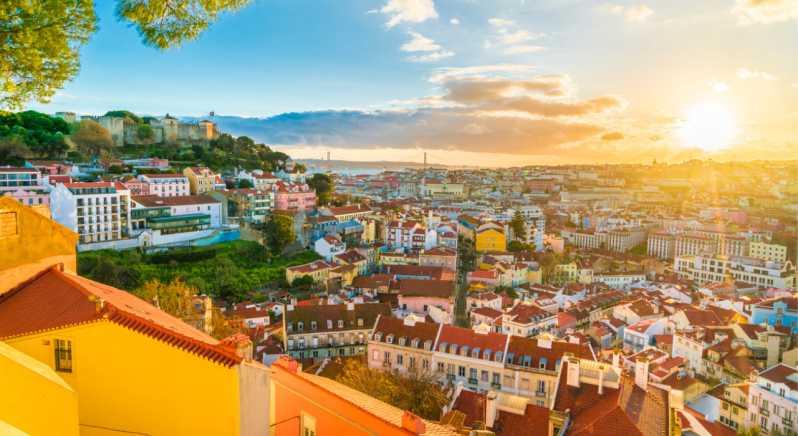 Lisbon: Private City Tour by Tuk-Tuk - Castelo, Graça, and the highest viewpoint