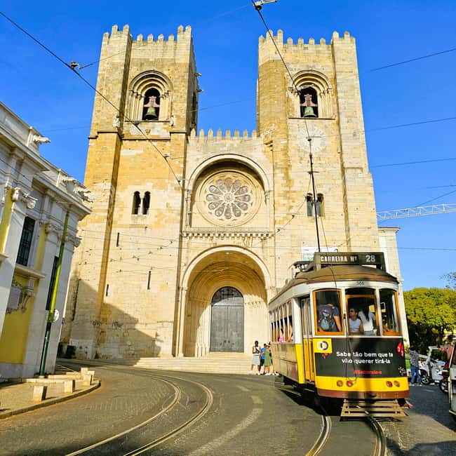 Lisbon: Private city tour by tuktuk alfama up to 90 min - Why a tuk-tuk works so well in Lisbon
