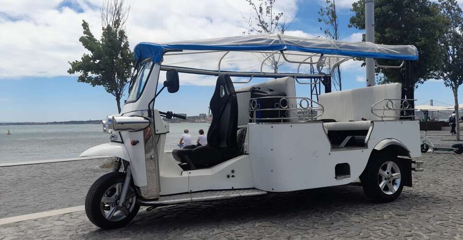 Lisbon: Private Eco Tuk-Tuk Tour for 2 Hours - Key points to know before booking