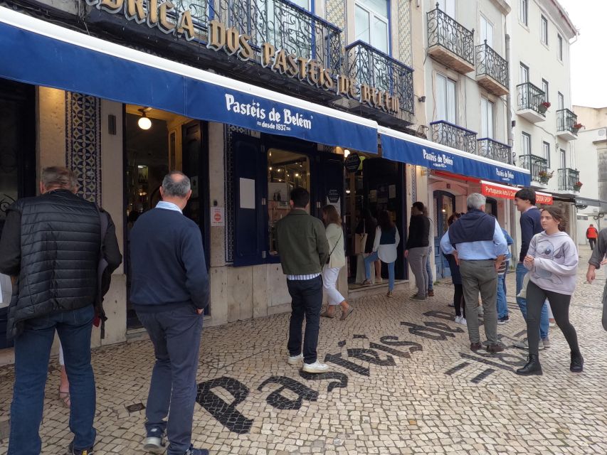 Lisbon:Private guided historical sightseeing Tour by TUK-TUK - Guides, Comfort, and the Personal Feel