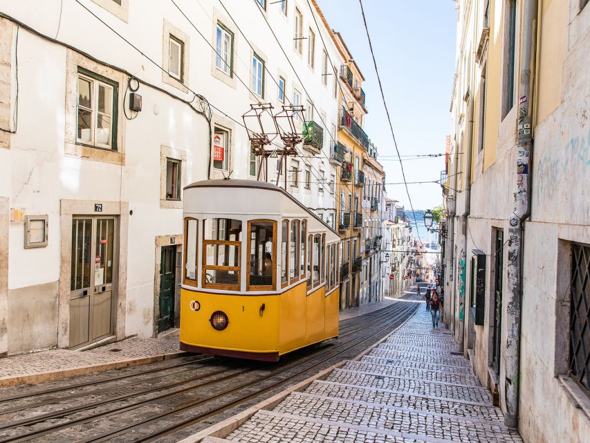Lisbon: Private Guided Tour by Electric Tuk Tuk - Graça, São Vicente, and Alfama at street level