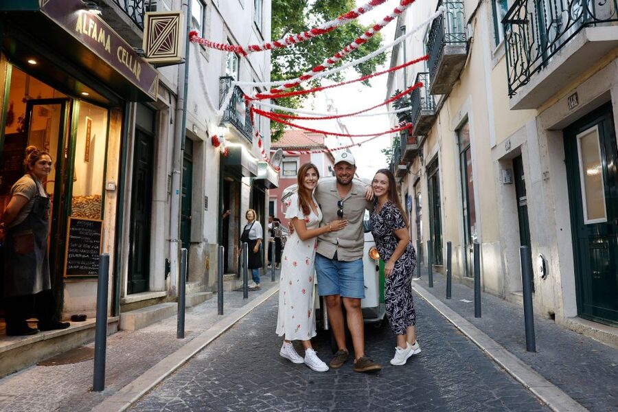 Lisbon: Private Guided Tour by Electric Tuk Tuk - Casa dos Bicos and the riverfront