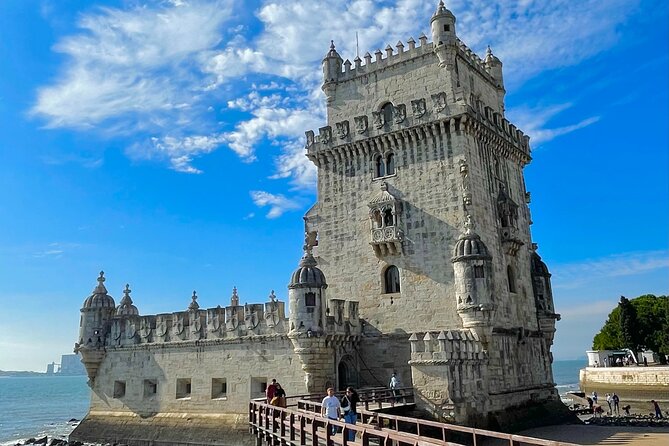 Lisbon Private Guided Tour with a Local and Tuk Tuk Ride - Two viewpoints, Bica, and Pink Street
