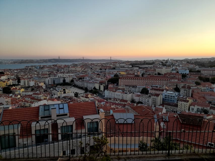 Lisbon: Private Highlights Tuk-Tuk Tour with Tapas and Wine - Key points to know before booking