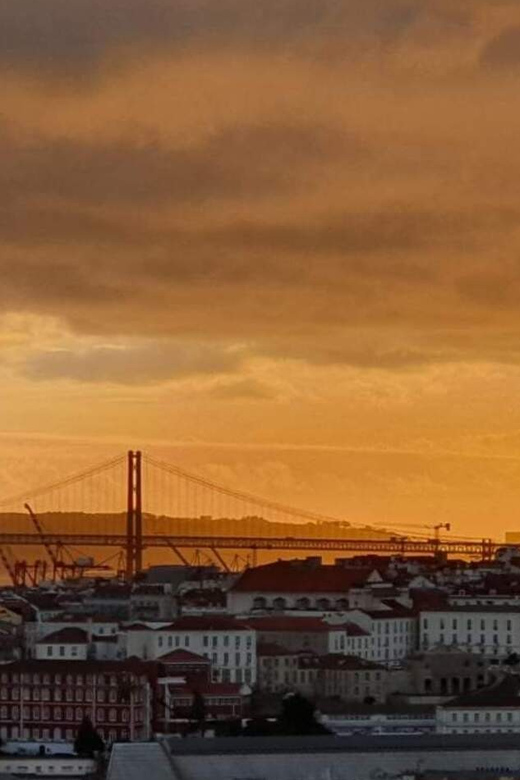Lisbon: Private Highlights Tuk-Tuk Tour with Tapas and Wine - Starting in central Lisbon by tuk-tuk