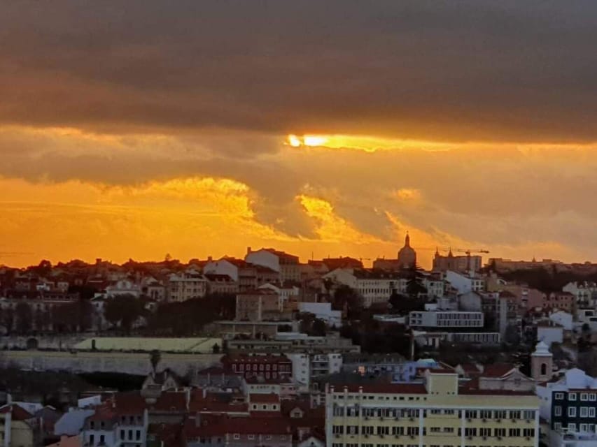 Lisbon: Private Highlights Tuk-Tuk Tour with Tapas and Wine - Tapas, wine, and Portuguese tastes