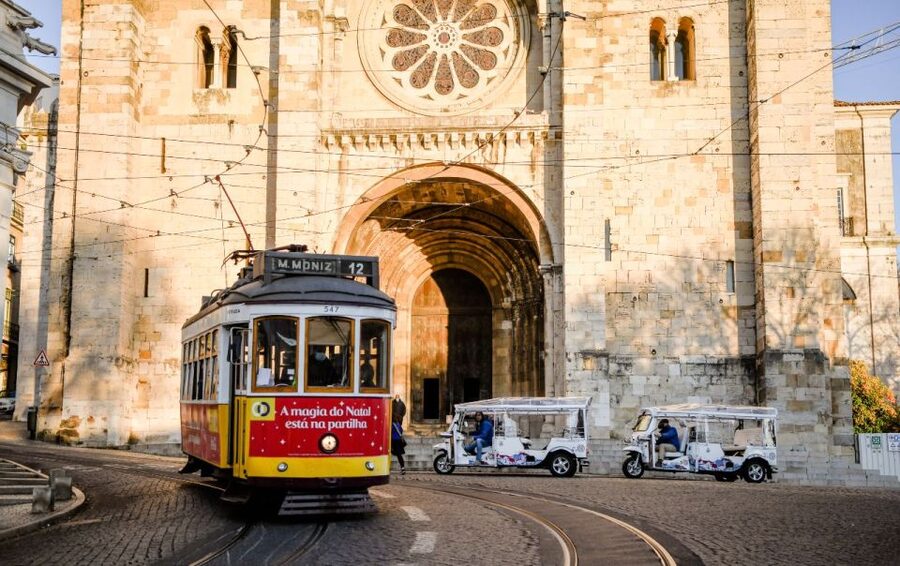 Lisbon: Private Historic Tour by Eco Tuk Tuk - Graça, São Vicente, and the upper old quarters