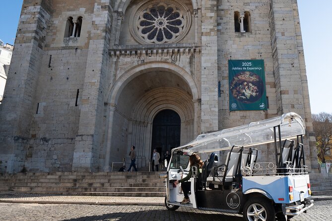 Lisbon: Private Professional Guided Tuk-tuk Tour - Feira da Ladra and the National Pantheon