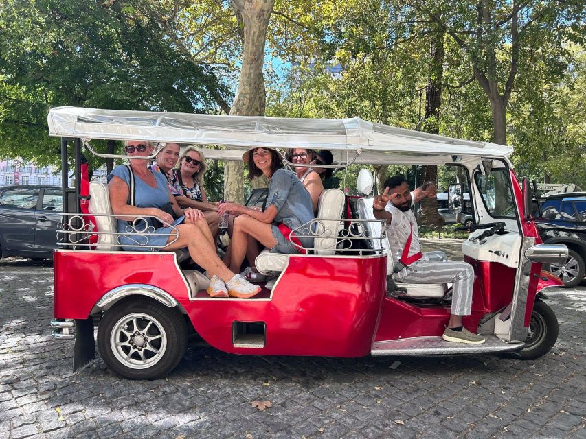 Lisbon Private Sightseeing Photography Tour with Tuk Tuk - Key points at a glance