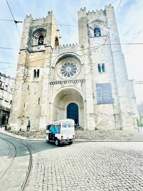 Lisbon: Private Sightseeing Tour by TukTuk - São Vicente and the National Pantheon