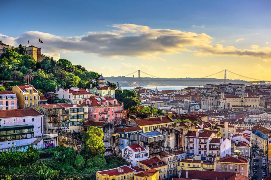 Lisbon: Private Tour by Tuk Tuk - Alfama, Fado, and the memory of 1755