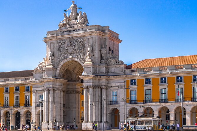 Lisbon: Private Tuk-Tuk City Tour - Portas do Sol and the Tagus below
